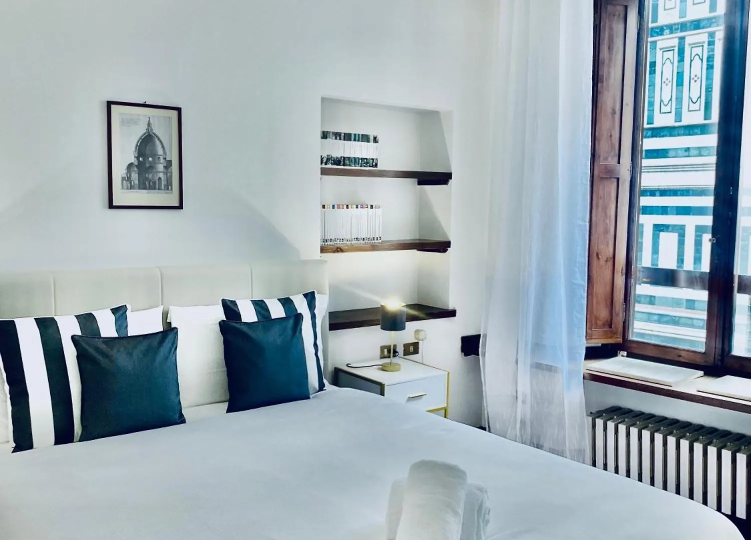 La Mandorla Apartments In Piazza Del Duomo Florence